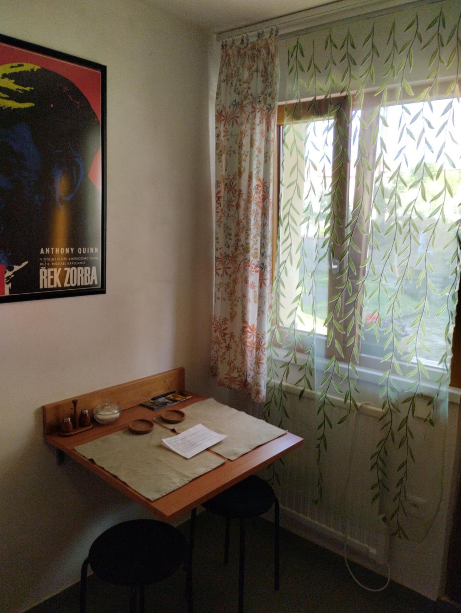 Male Utulne Studio S Koupelnou A Kuchynkou Svinarov Exterior photo