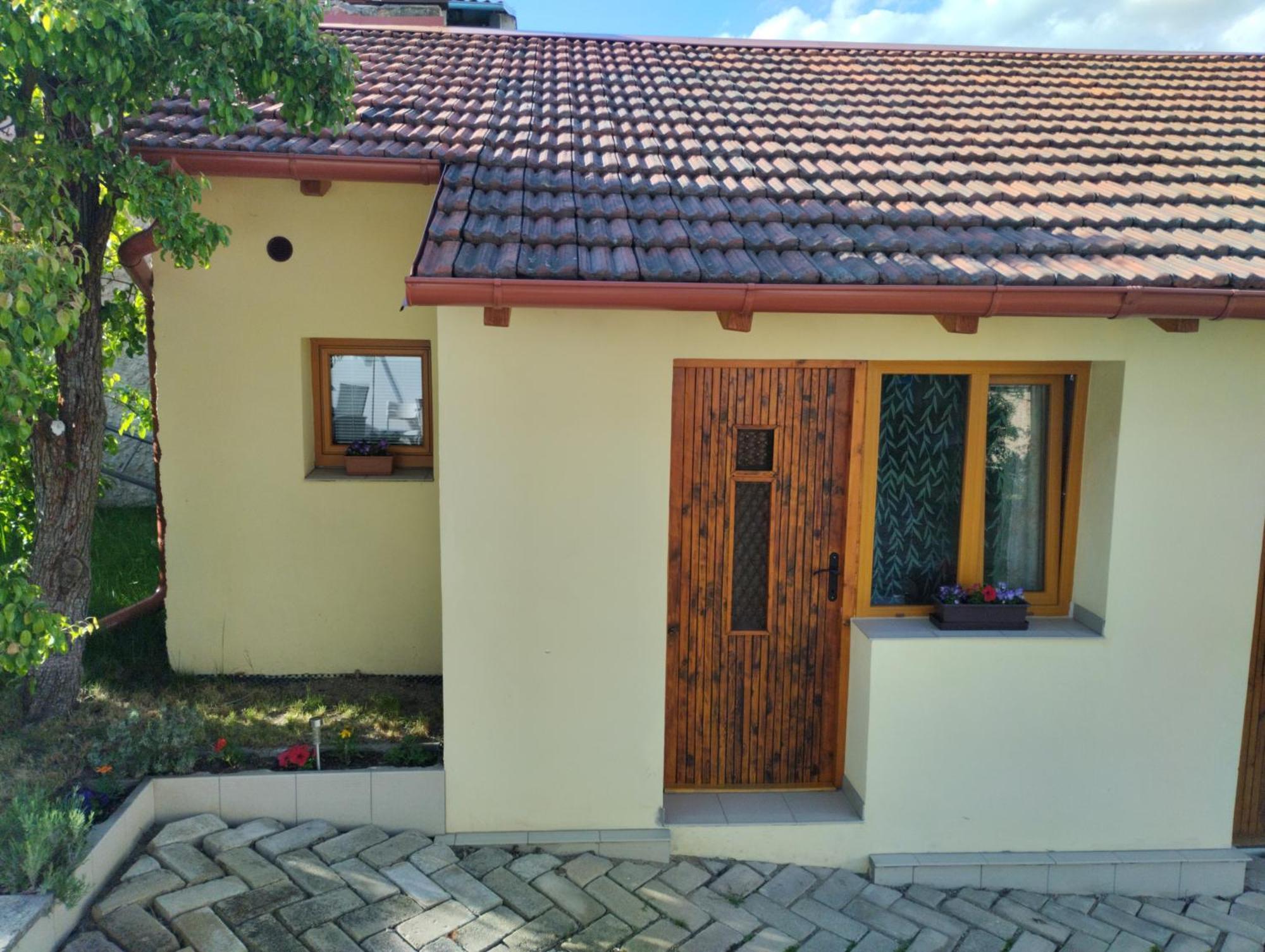Male Utulne Studio S Koupelnou A Kuchynkou Svinarov Exterior photo